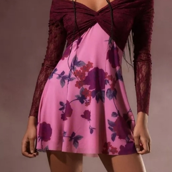 Urban Outfitters Kimchi Blue Sydney Off Shoulder Mini Dress in Pink Combo NWT - Picture 7 of 10